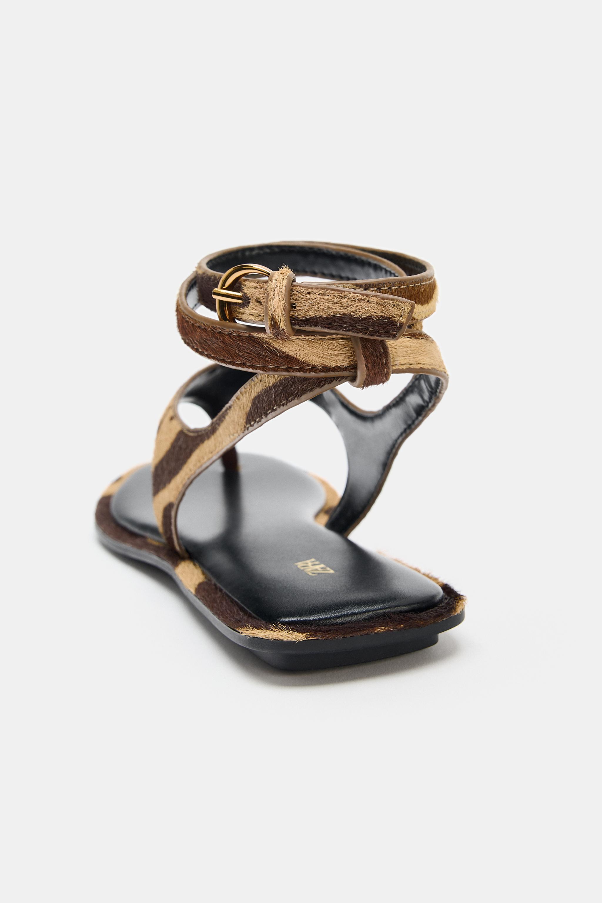 SANDALES EN CUIR À EFFET FOURRURE IMPRIMÉ